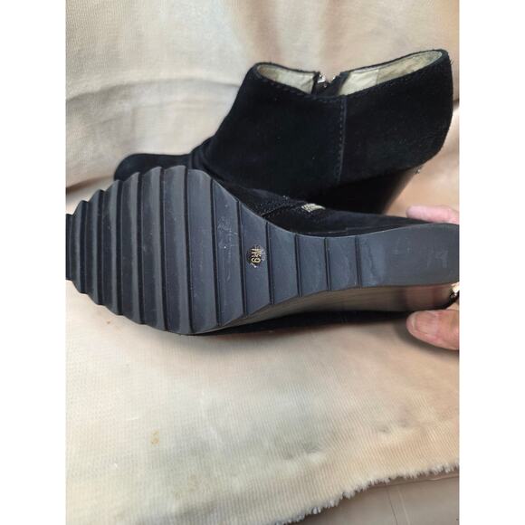 Michael Kors Norma Black Suede Women's Ankle Boots. Wedge Heel Zipper SZ 6.5M - Picture 10 of 10